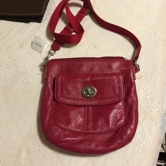 SOLD❤️Coach BNWT sling  leather Bag - Picture 2 of 2